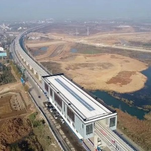 首座車(chē)站竣工 